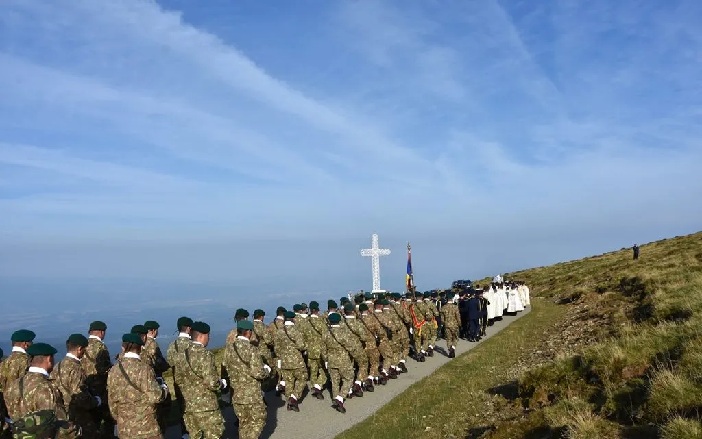 Pelerinaj pe Muntele Mic la Centenarul Bănățean