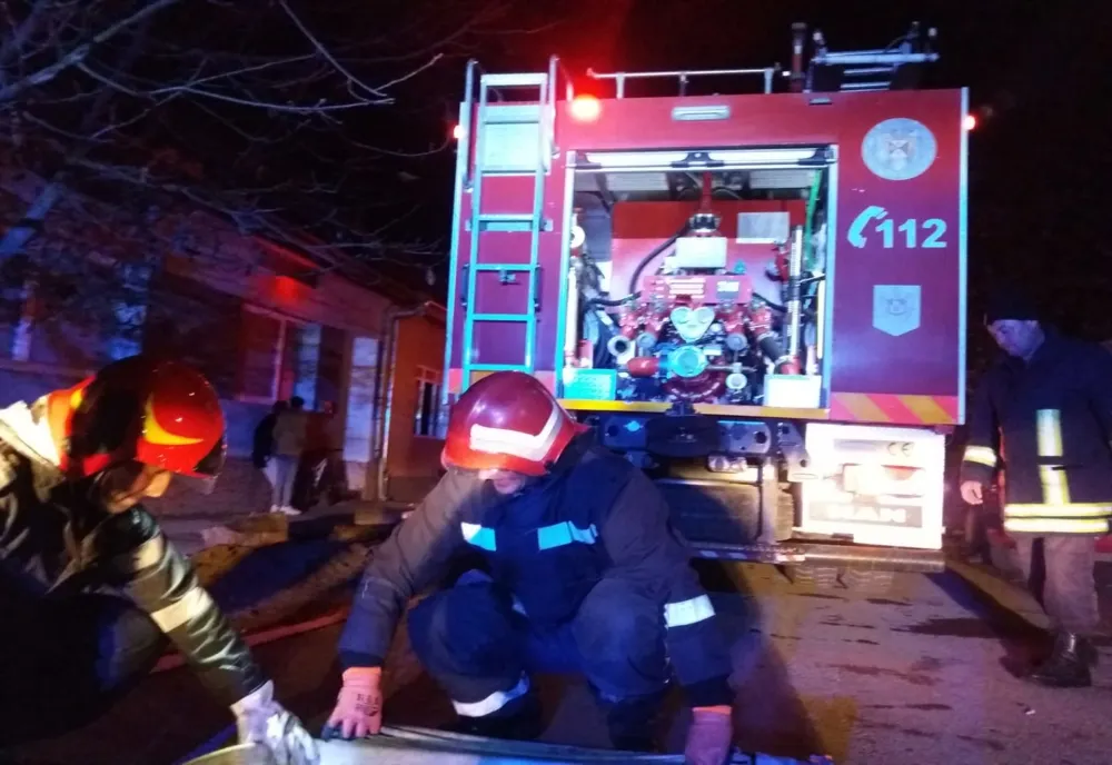 Incendiu puternic la Maciova, o butelie de gaz era în locație FOTO