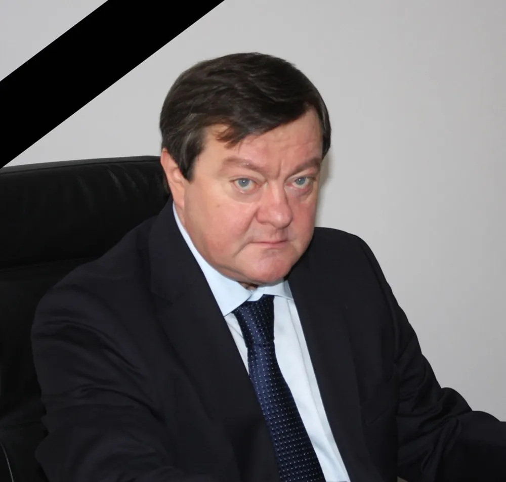Trupul neînsuflețit al lui Sorin Frunzăverde va fi depus astăzi la Consiliul Județean Caraș-Severin