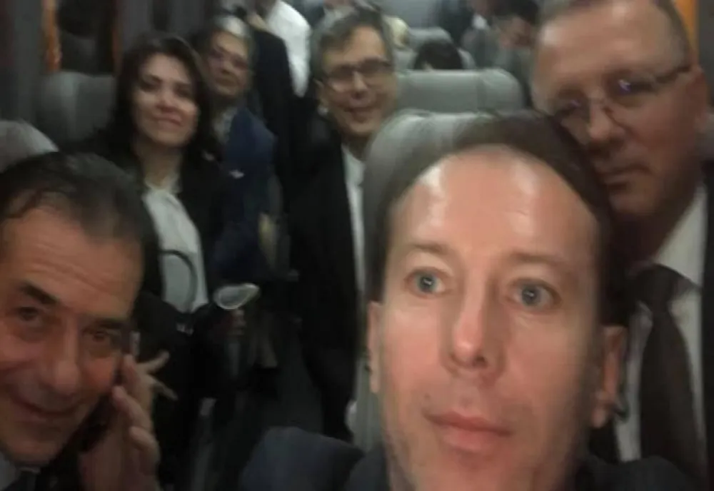 Guvernul Orban, selfie în microbuz
