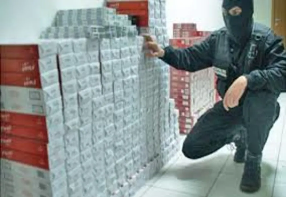 Percheziții la două depozite cu țigări de contrabandă din Turnu Severin