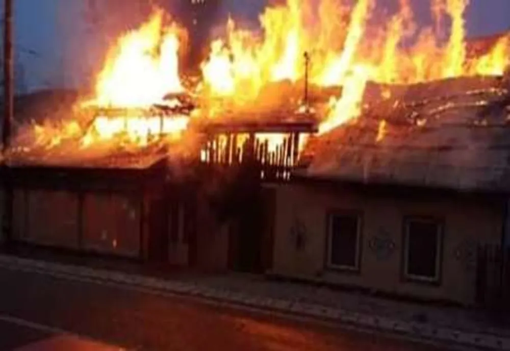 Incendiu la o pensiune din Bocșa