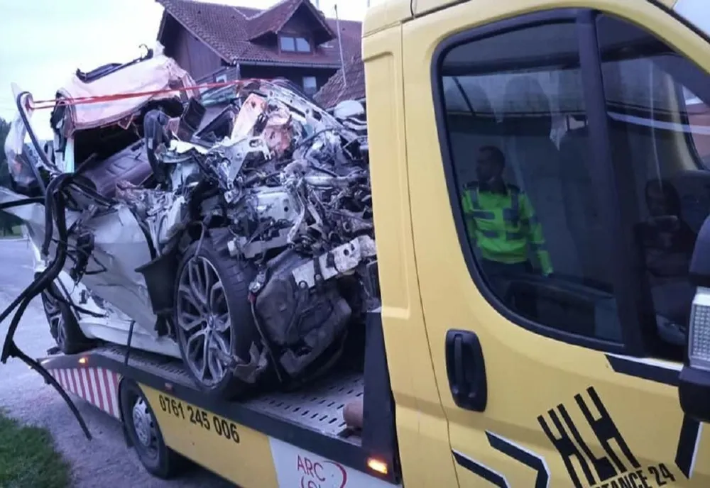 Doi pompieri din cadrul ISU Mehedinți au murit într-un accident pe o șosea din Caras