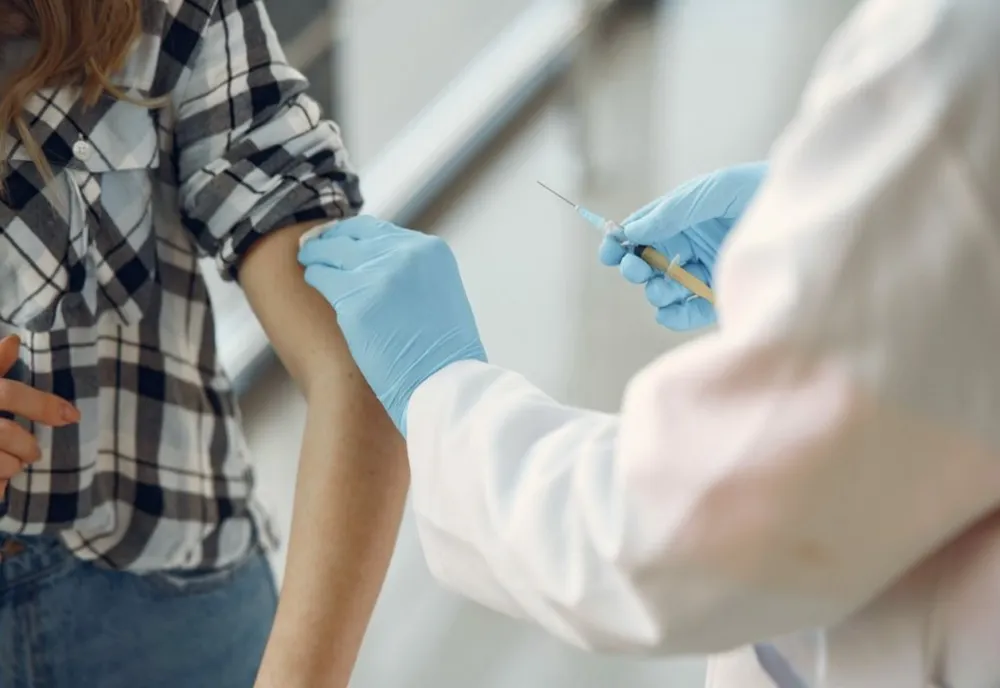 Se deschide primul centru de vaccinare anticoronavirus din Reșița