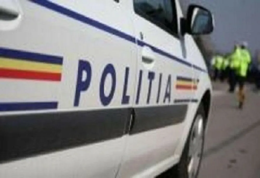 Accident pe o stradă din Reșița: o femeie a fost lovită de un taximetru