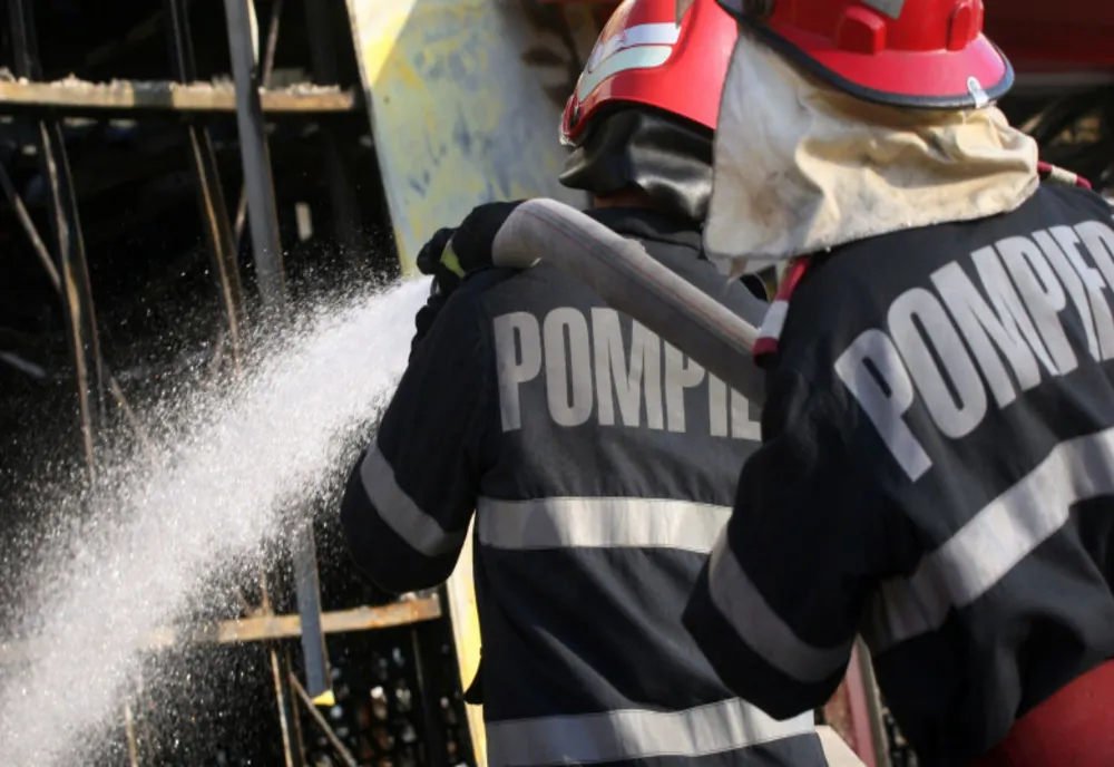Incendiu puternic la o gospodărie din cartierul Doman