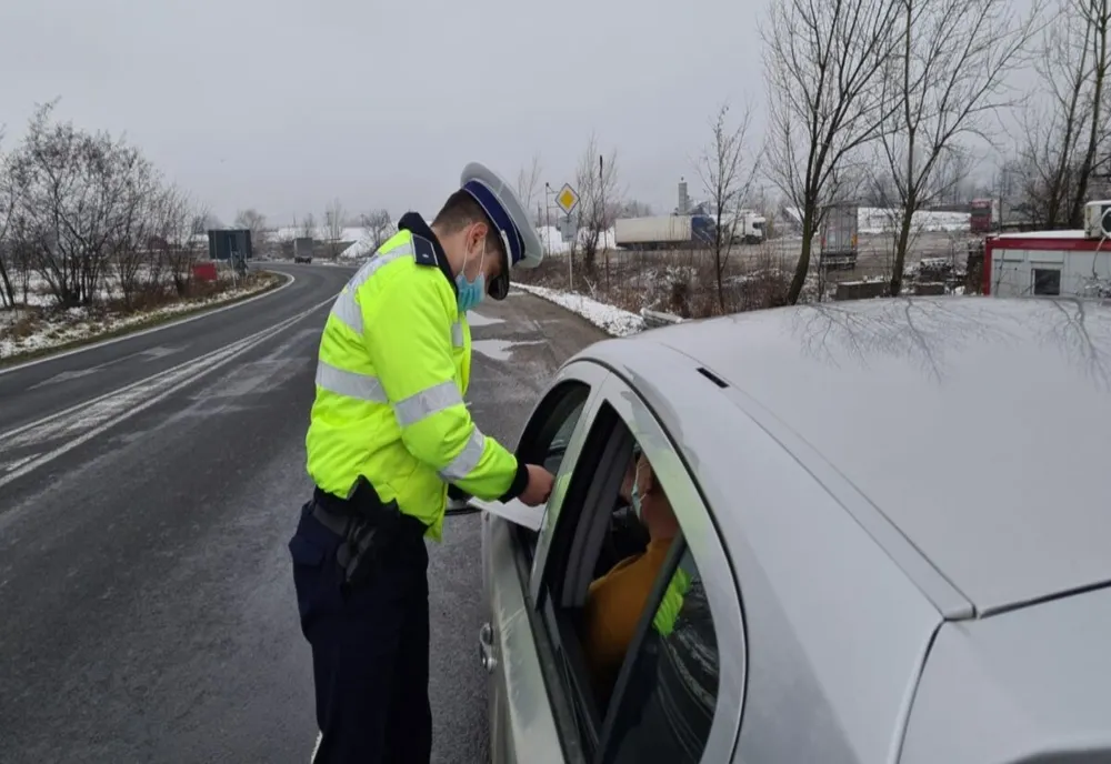 Sute de șoferi, sancționați în trafic. Depășirea vitezei legale, cea mai des întâlnită abatere pe șoselele din Caraș-Severin