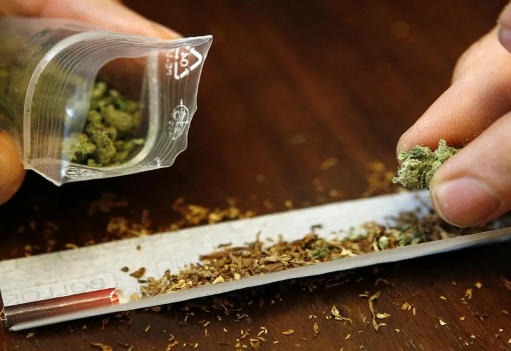 36 de tineri au ajuns la Unitatea de Primiri Urgențe din Reșița după ce au consumat marijuana și etnobotanice