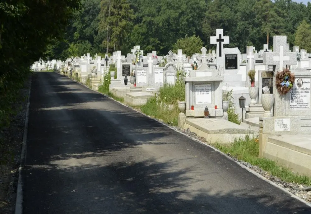 O parte din cimitirele din Reşiţa ar putea fi preluate de biserică