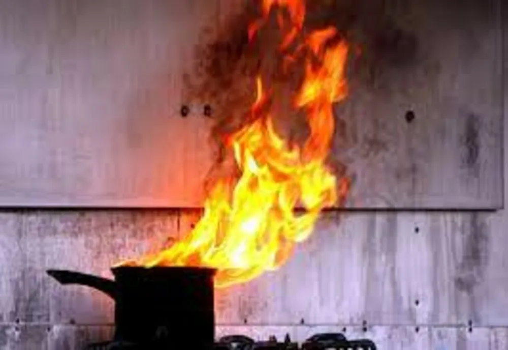 O oală uitată pe foc a pus pe jar pompierii din Reșița