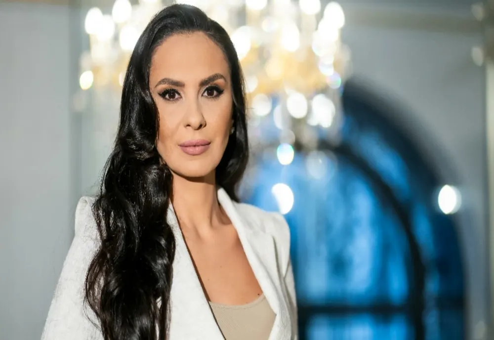 Alexandra Păcuraru: Trăim într-o țară măcinată de multe probleme, cu politicieni imuni la suferința celor de rând