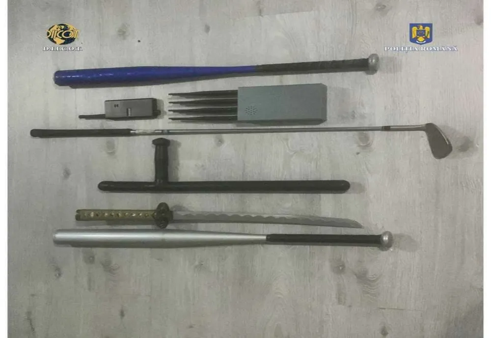 Trei români și un bulgar, arestați în Caraș-Severin pentru contrabandă cu țigări.