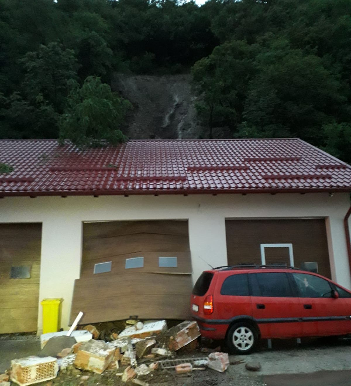 alunecare de teren aleea zadei resita (2)