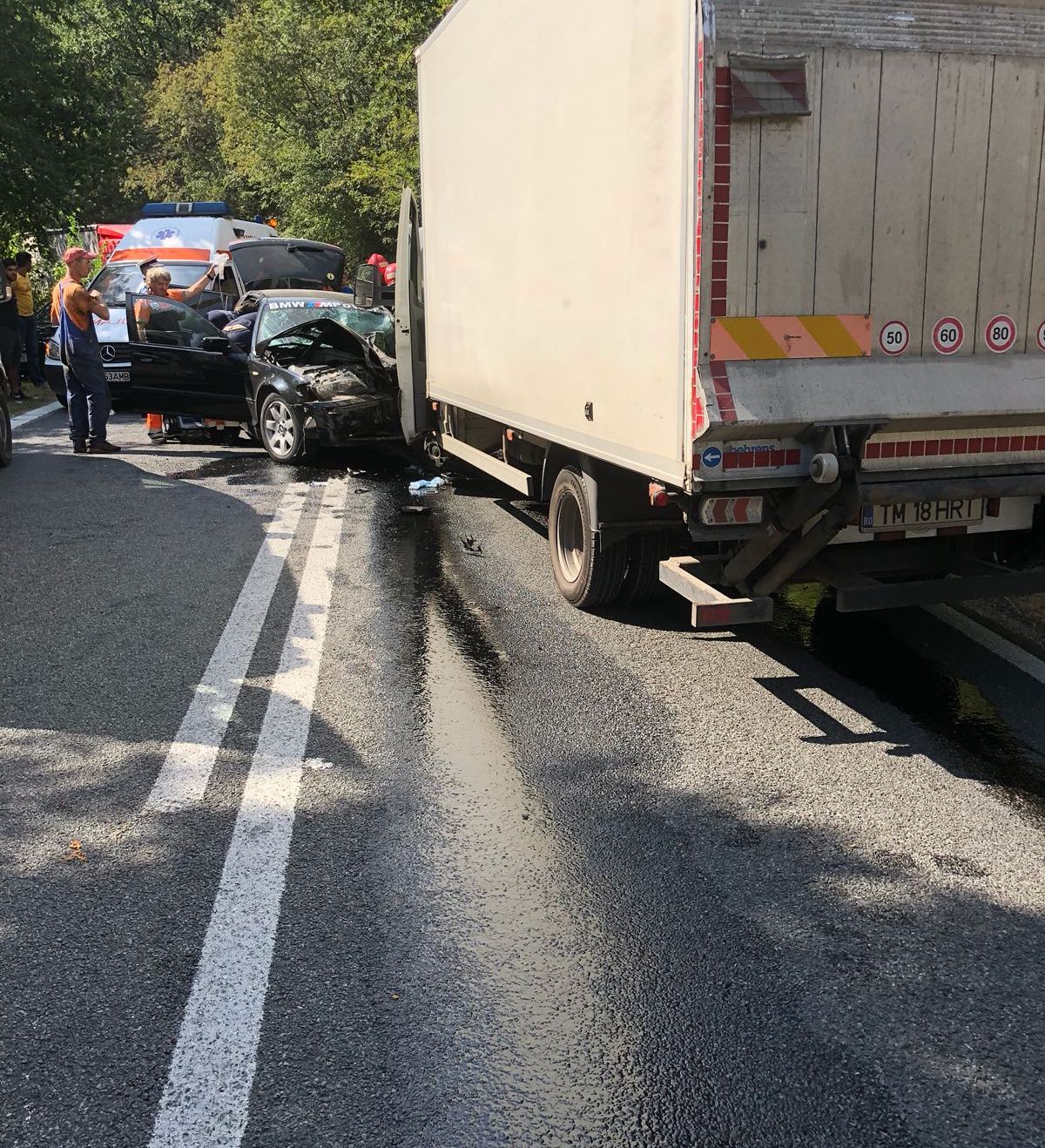 Un grav accident de circulație a avut loc pe DN 58 B, în apropiere de sediul RAR Caraș-Severin, după ce un șofer începător a intrat cu autoturismul pe contrasens.