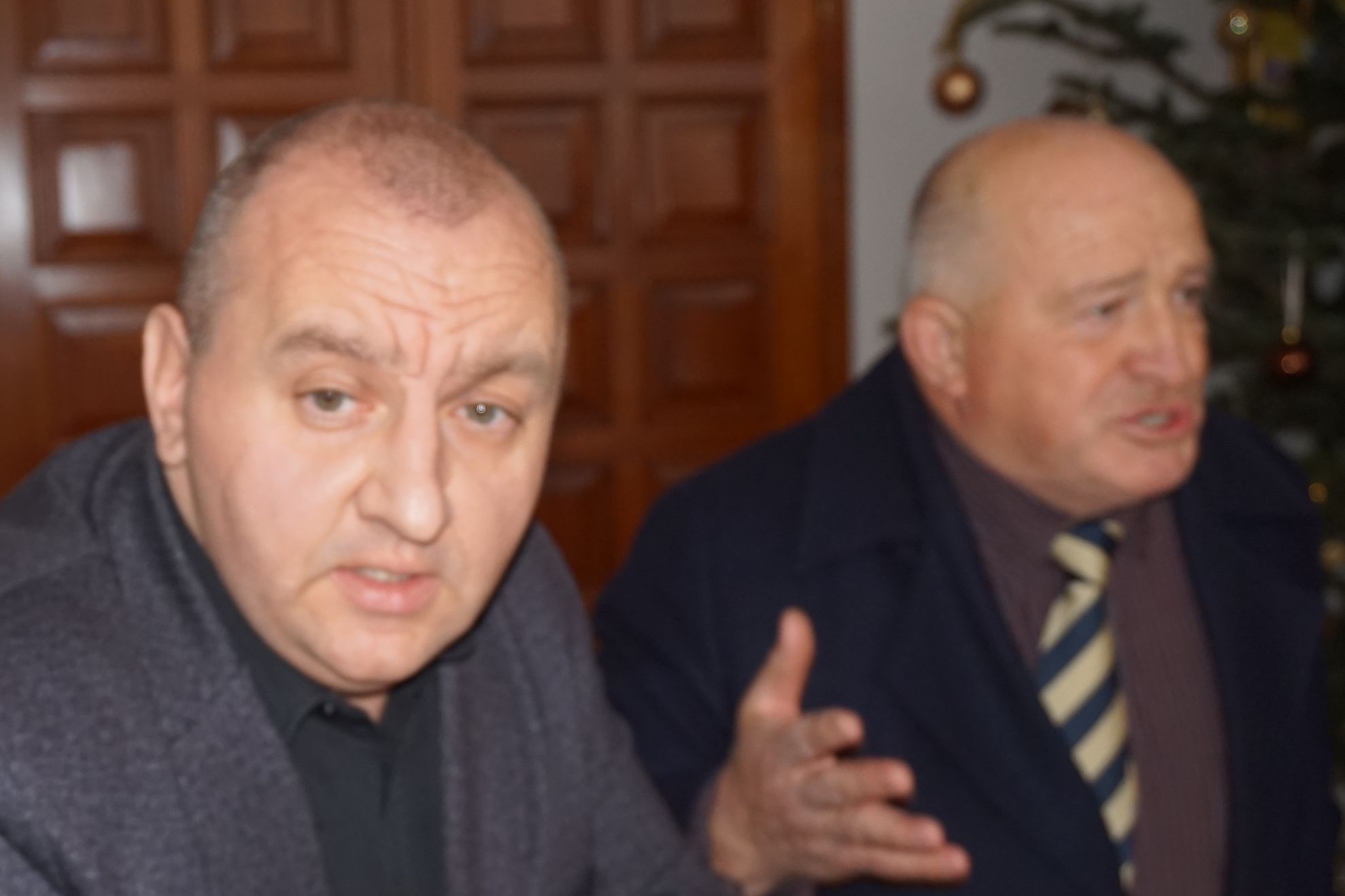 Consilierii judeţeni din partea PNL au părăsit plenul ultimei şedinţe ordinare, în semn de protest faţă de modul în care majoritatea PSD-PMP a ales să împartă anumite sume de bani unităţilor administrativ-teritoriale din Caraş-Severin.  mircea teodorescu 