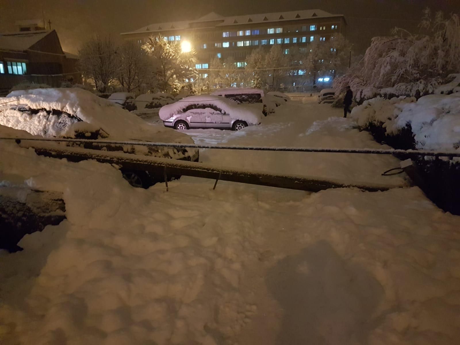 stalp de curent cazut de la viscol