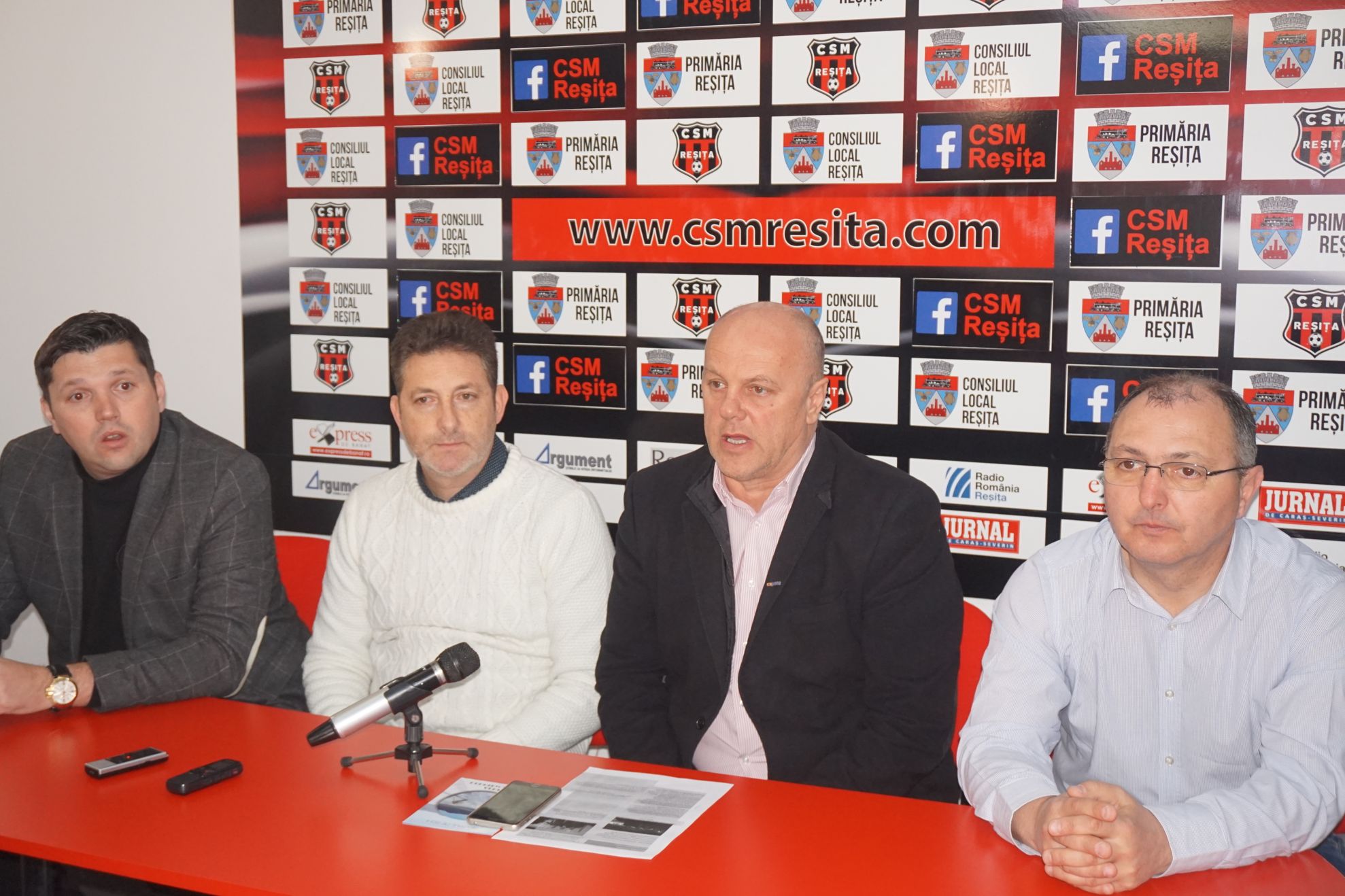 Cristi Bobar, presedinte CSM Reșița, Massimo Lucchesi, AC Milan, Ioan Popa, primarul Reșiței, Ciprian Urican, UEFA