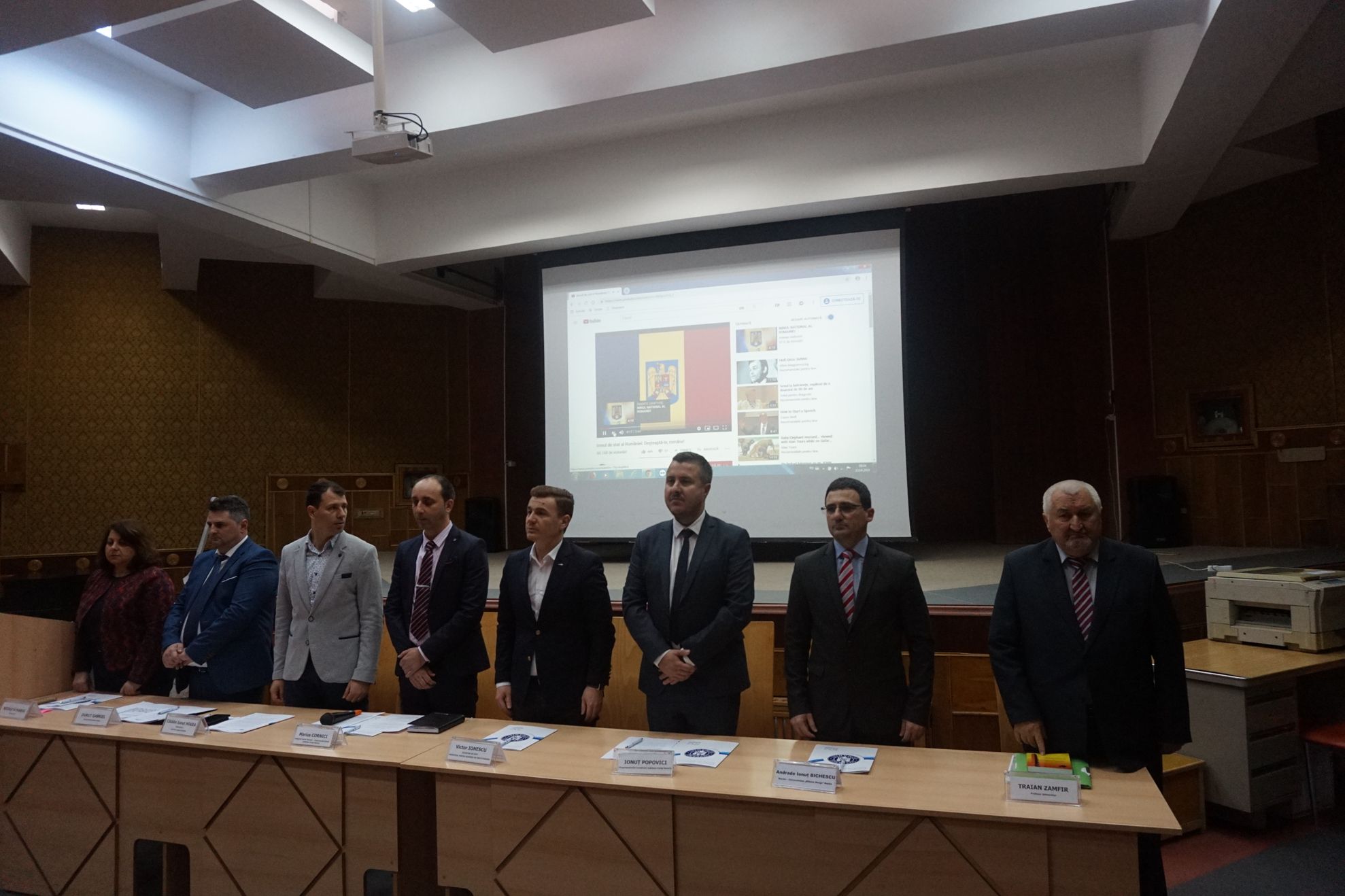 Campania naţională "Informare acasă! Siguranţă în lume!" a revenit în judeţul Caraş-Severin pentru a treia etapă, ocazie cu care secretarul de stat în Ministerul pentru Românii de Pretutindeni, Victor Ionescu, le-a prezentat elevilor de liceu, de la unită