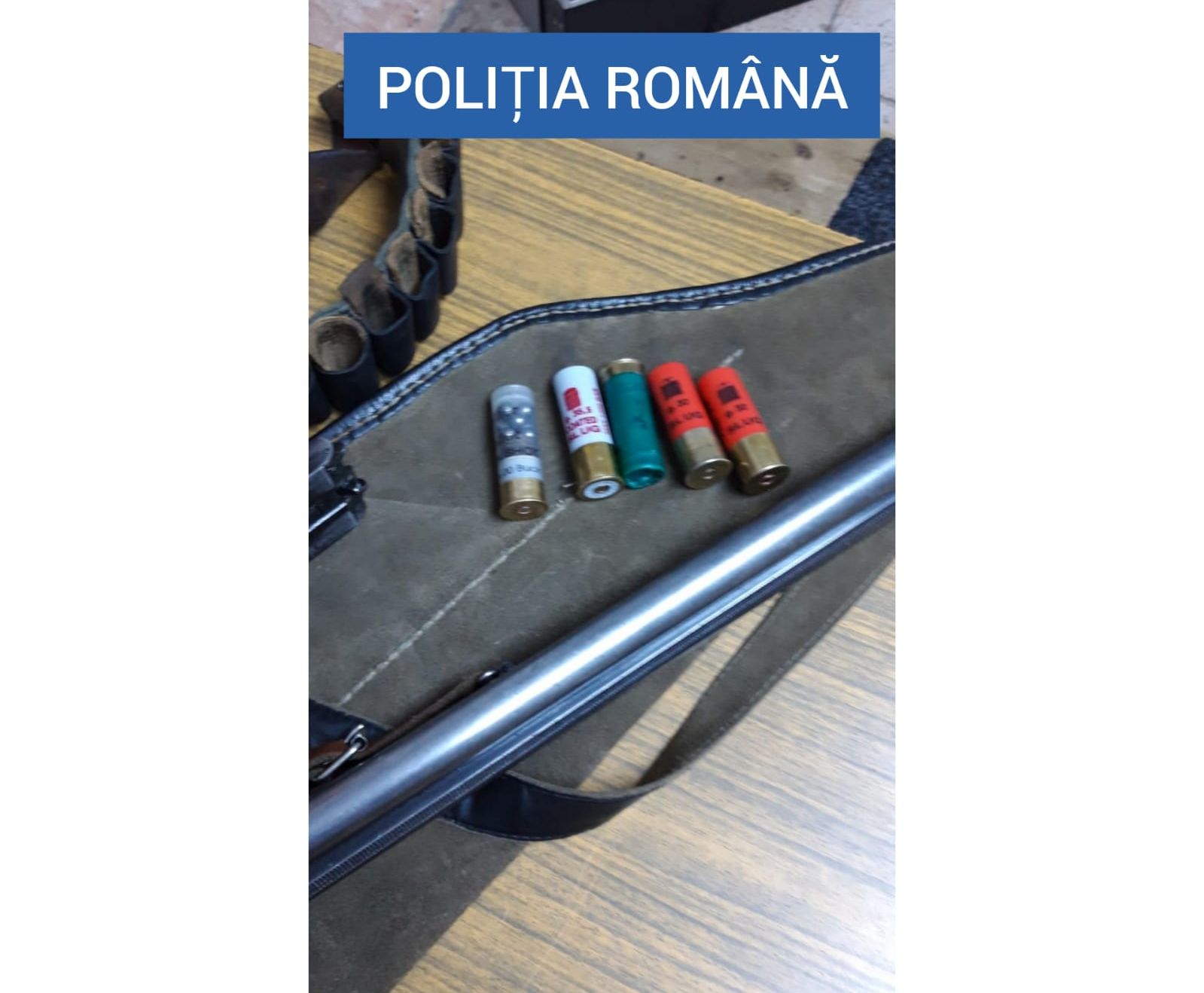 Polițiști din cadrul Secției 1 Poliție Rurală Reșița, cu sprijinul celor din cadrul Serviciului Arme, Explozivi și Substanțe Periculoase au identificat pe DN 58, două autoturisme oprite pe marginea drumului, cu 4 ocupanți, într-unul dintre autoturisme fii