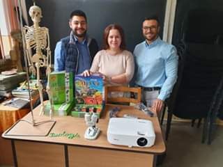 În urmă unui proiect de sponsorizare al fundației Autonom Reșița, fundație ce investește de câțiva ani în procesul educativ, această a sponsorizat Școala Gimnazială “Mihai Peia” din Reșița, iar în  urmă  acestei sponsorizări cabinetul de biologie arată al