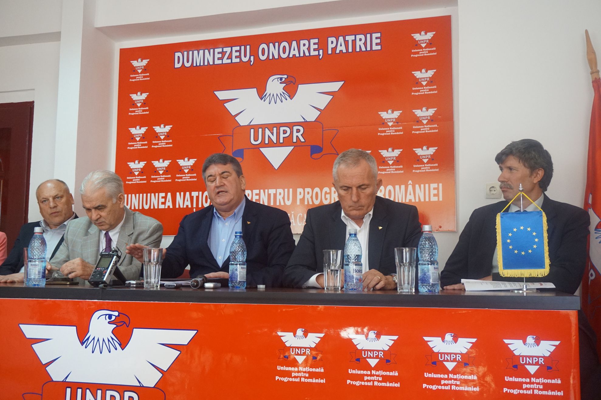 Gabriel oprea și preşedintele PSD, Viorica Dăncilă, a declarat că social-democraţii iau în calcul o fuziune cu UNPR.