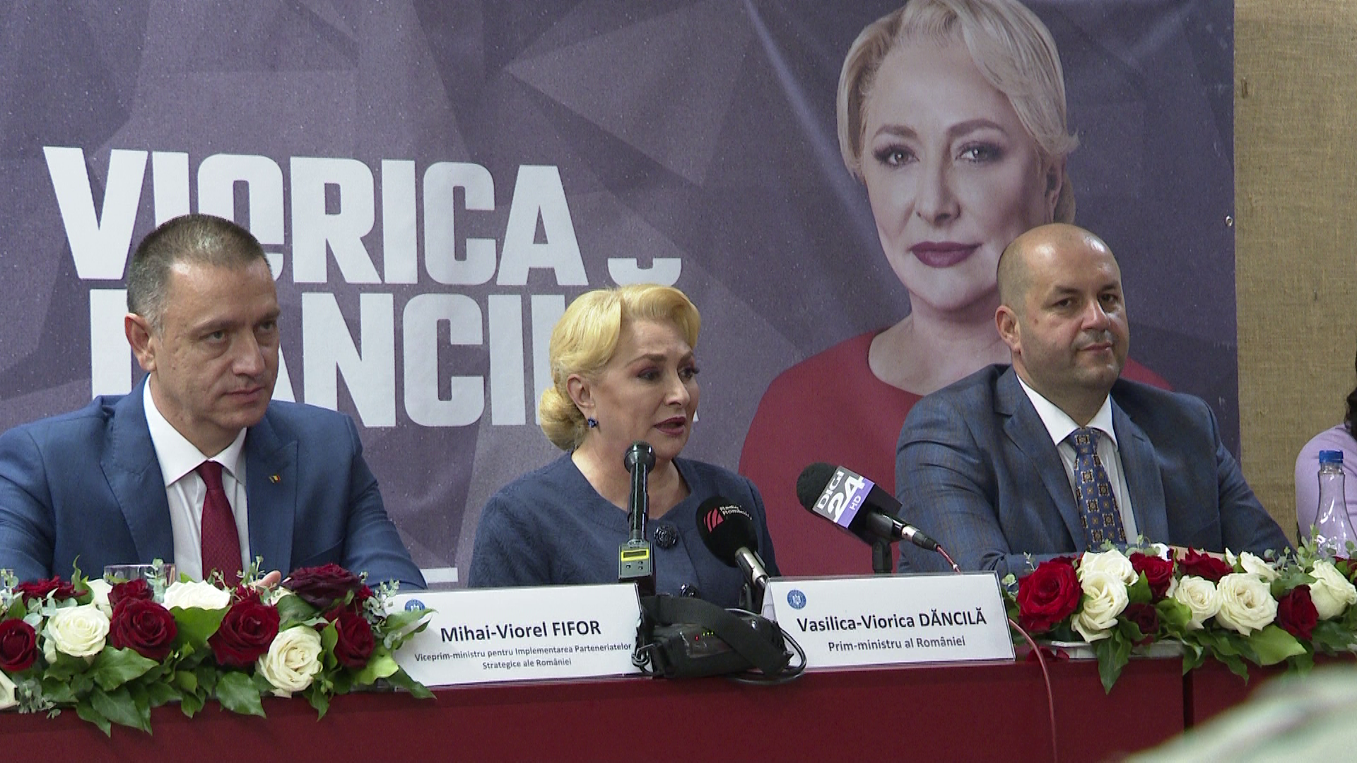 ARADCU 00 VIORICA DANCILA DOREL CAPRAR MIHAI FIFOR CONFERINTA SA02NOV (25)