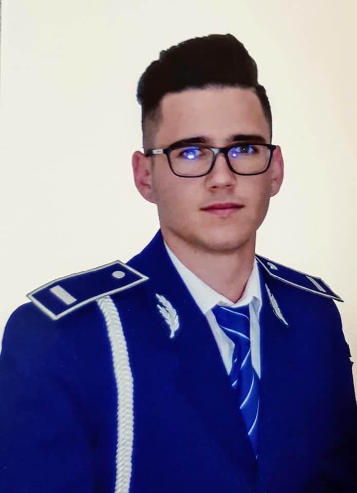 Familia fostului agent George Boran fusese plecată în Italia, la muncă. Tânărul cărășan s-a decis, totuși, să se întoarcă în țară și să se înscrie la Școala de Agenți de Poliție ( (3)