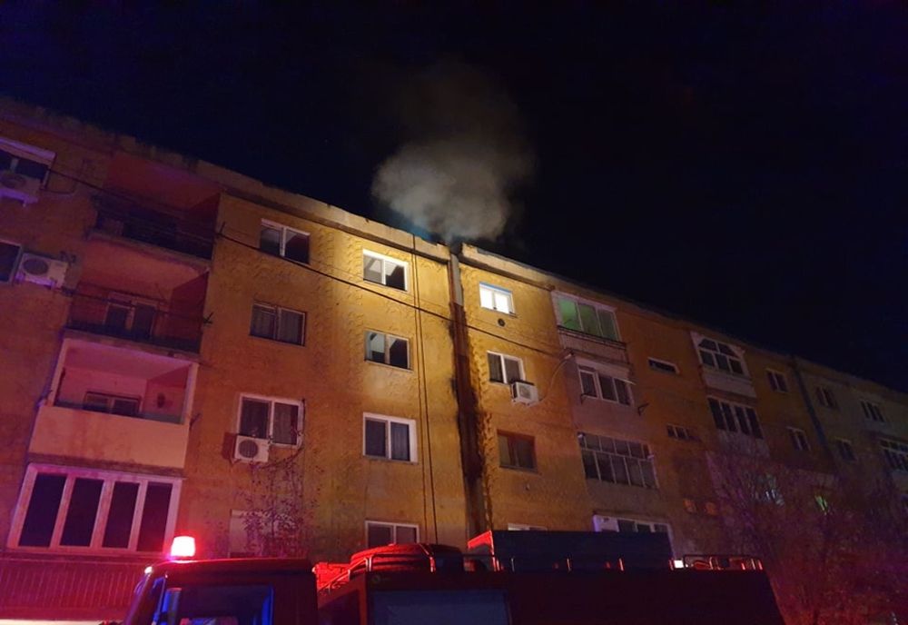 Incendiu în orașul Bocșa, deșeuri din construcții lăsate la întâmplare s-au aprins FOTO