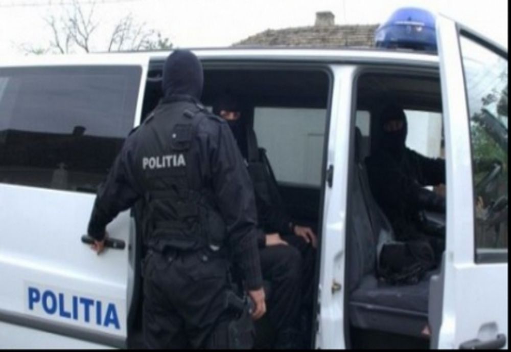 Percheziții într-un dosar de trafic de droguri și spălare de bani VIDEO