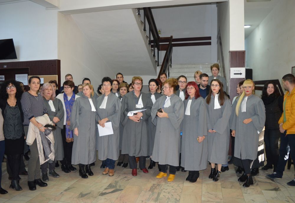 Protest al grefierilor la Reșița