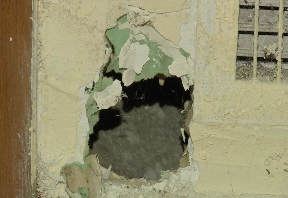 Muzeul Brâncuși e plin de găuri