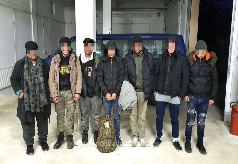 VIDEO Migranții forțează întrarea în spațiul UE la frontiera cu Serbia și pe Dunăre