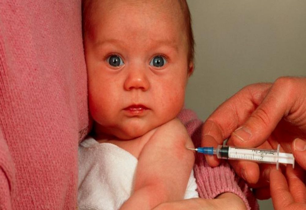  Cum arată compromisul politic pe legea vaccinării. Copiii nevaccinați pot fi duși la școală. În ce situație sunt amendați părinții 