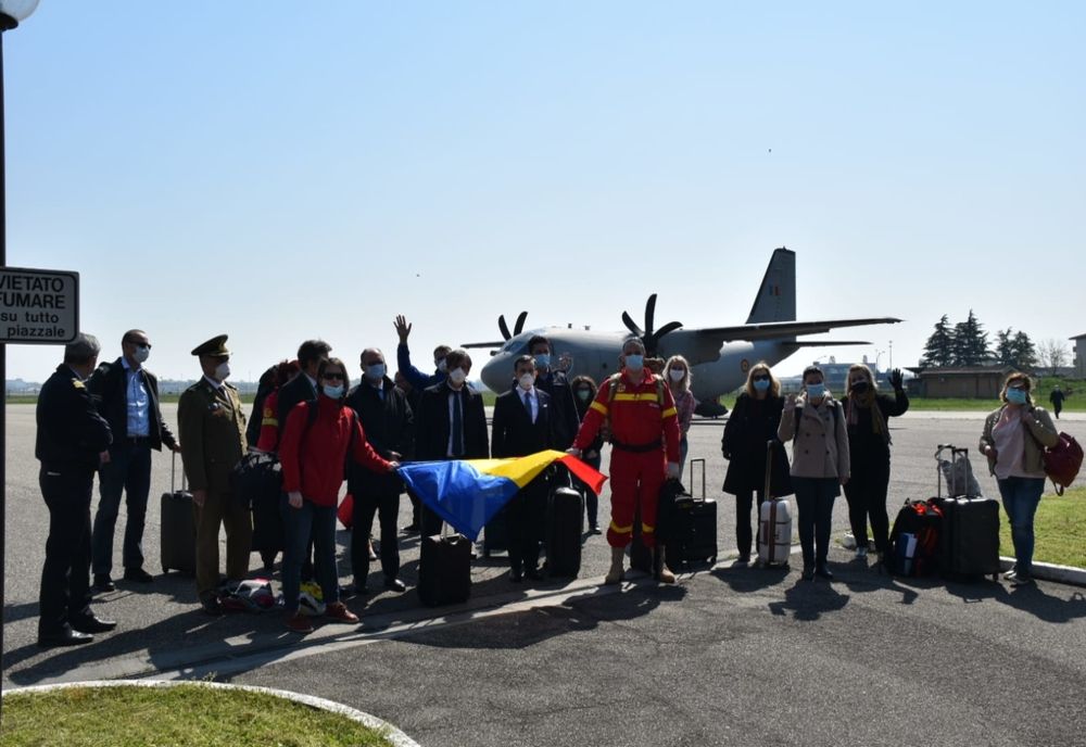 O echipă formată din medici și asistenți medicali români a plecat marți în Italia. Echipa va oferi sprijin medical în cea mai afectată zonă de coronavirus