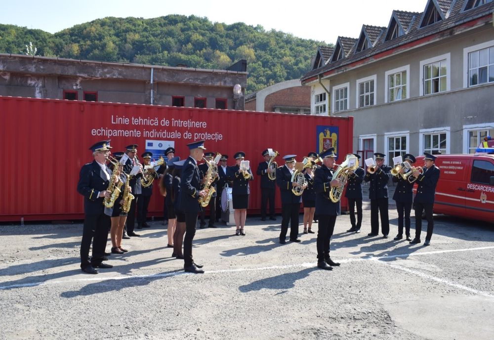 Ministru în vizită, pompieri înaintați în grad 