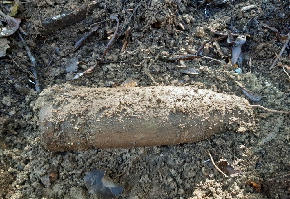 Proiectil neexplodat găsit în mijlocul străzii