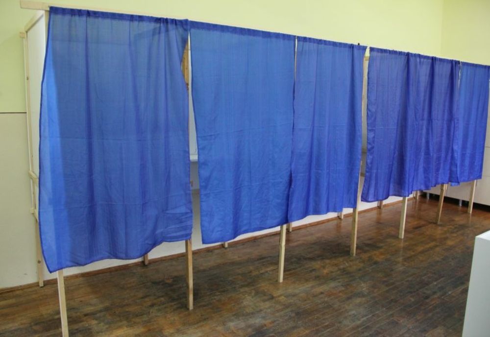 Aproximativ 11.000 de alegători sunt aşteptaţi la urne în oraşul Moldova Nouă