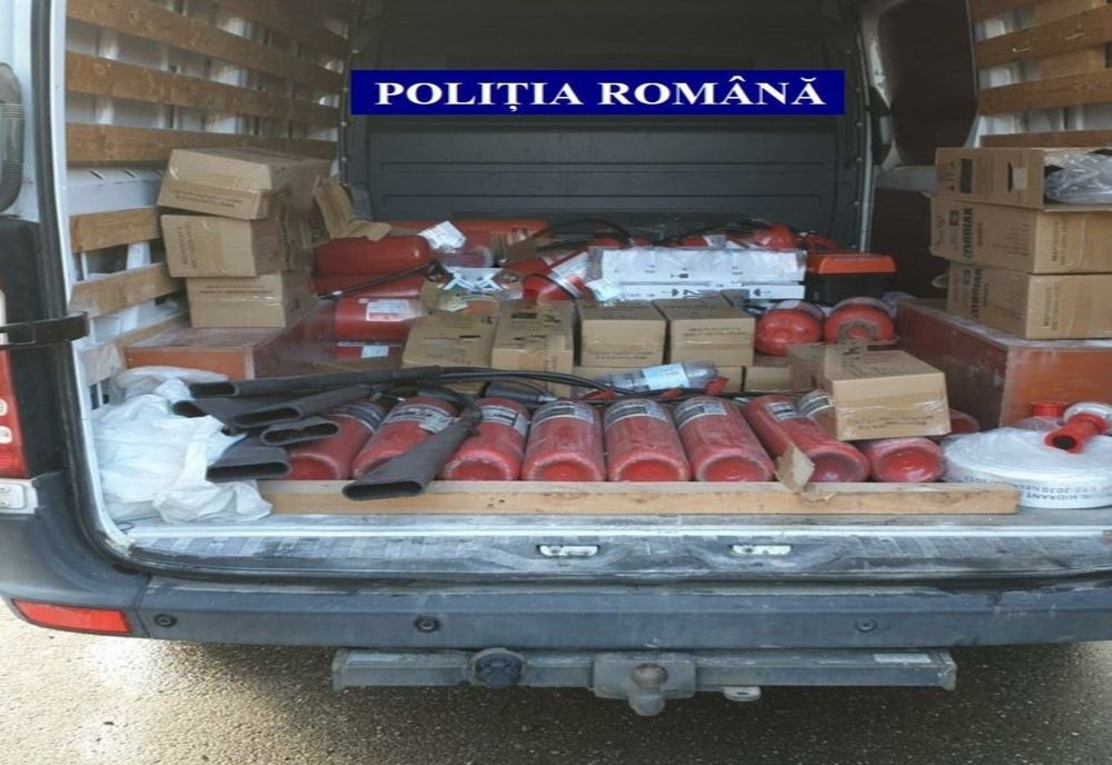 Descinderi în județele Arad, Hunedoara și Timiș. Dosarul vizează verificări fictive ale unor echipamente pentru prevenirea și stingerea incendiilor