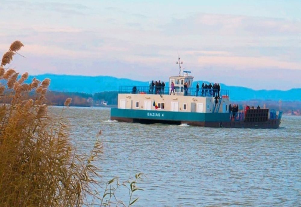 Se reiau curse spre Serbia, peste Dunăre, cu bacul