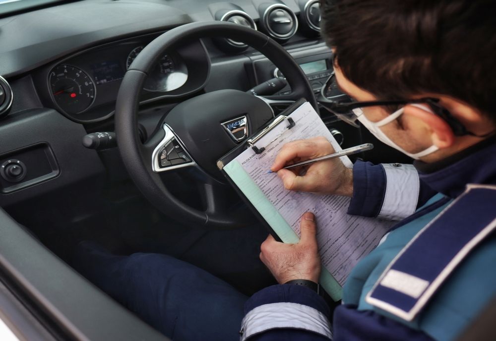 Amenzi și permise suspendate, după razii ale poliției rutiere