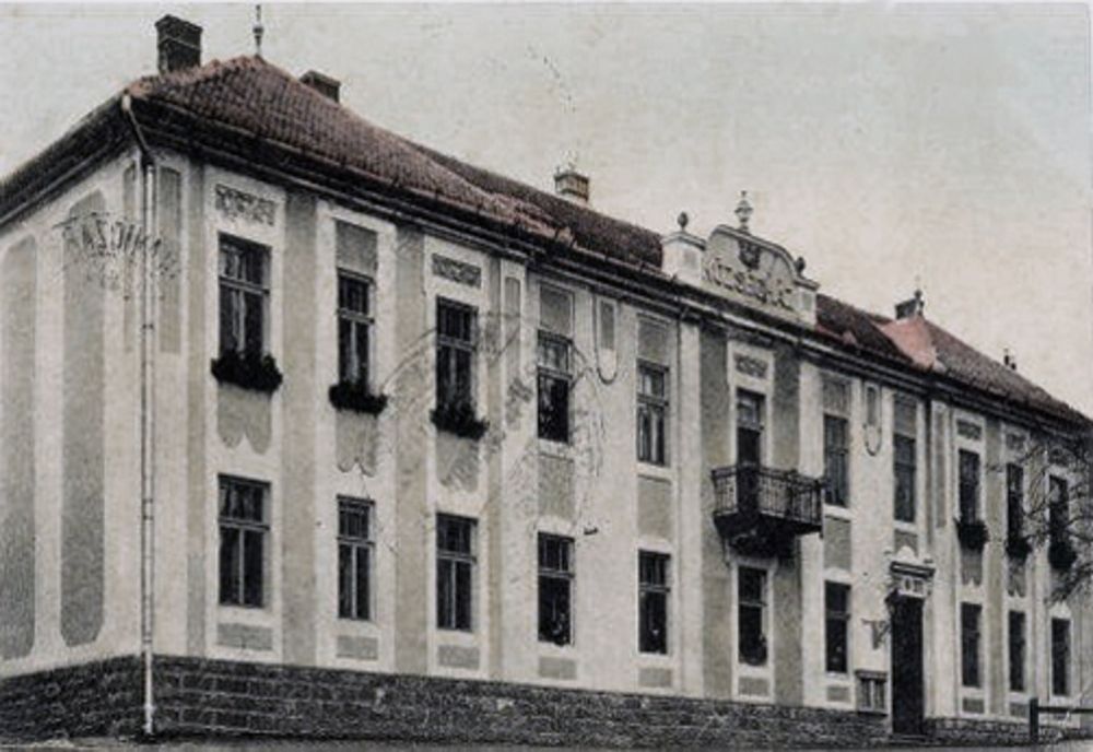 Muzeu în vechiul sediu al primăriei din Oravița, imobil monument istoric