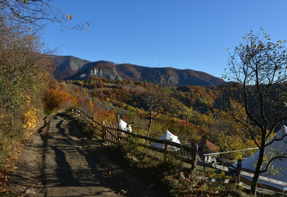 Cătunul Dobraia din Munţii Cernei pe lista destinațiilor recomandate de The Guardian