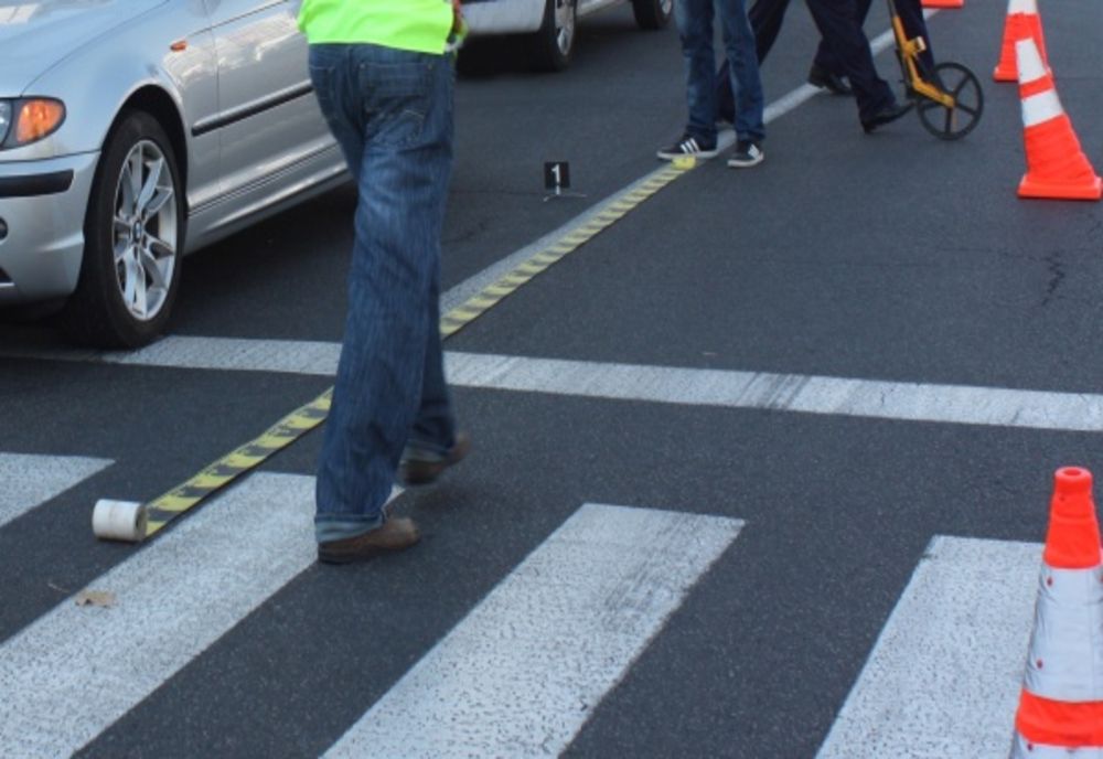 Femeie de 72 de ani, accidentată grav, pe o trecere pentru pietoni