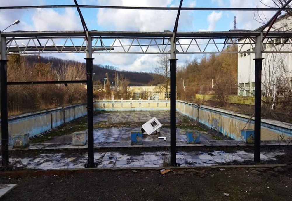 La Reșița începe reabilitarea zonei fostului Bazin 7 Noiembrie