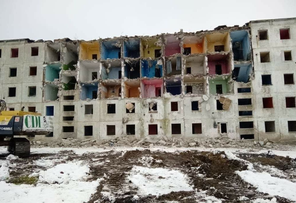 A început demolarea "ghetoului" din Mociur