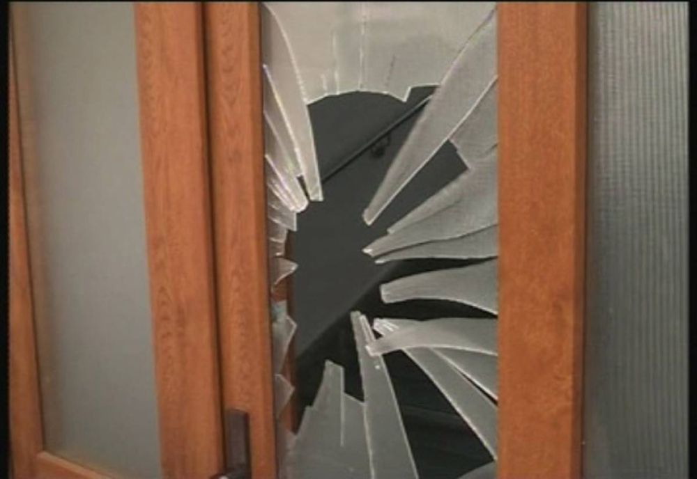 Sediul AUR din localitatea cărășeană Bocşa a fost vandalizat