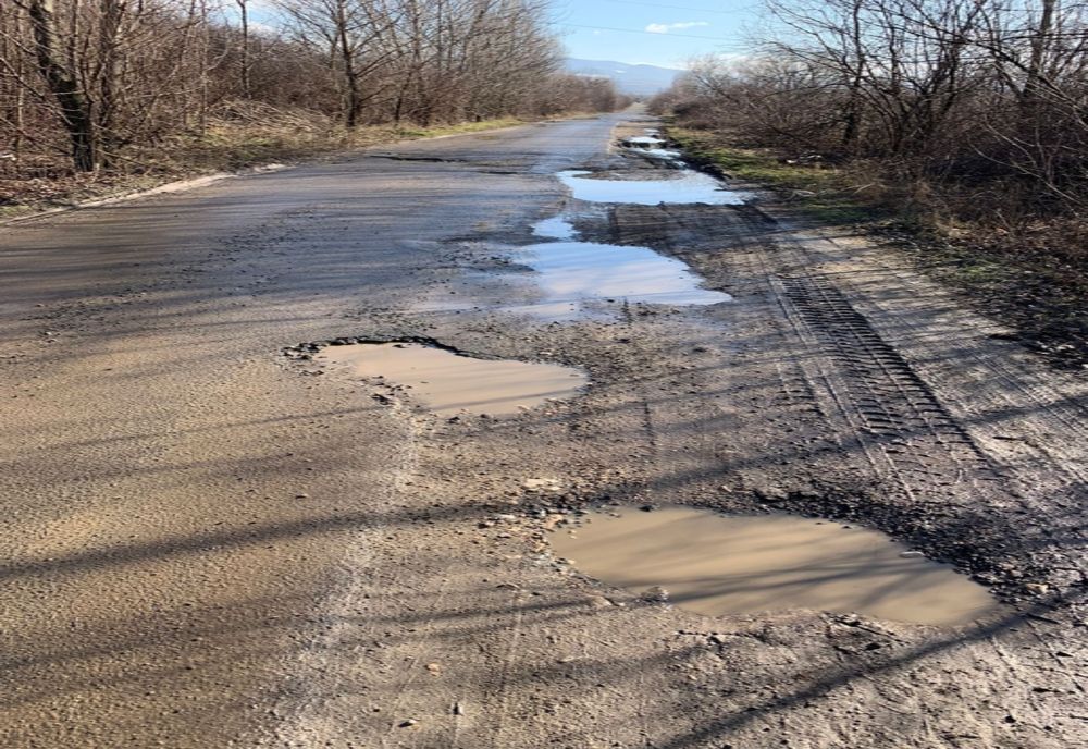 Reabilitarea Drumului Județean 571 Răcăşdia-Cărbunari, blocată de contestații