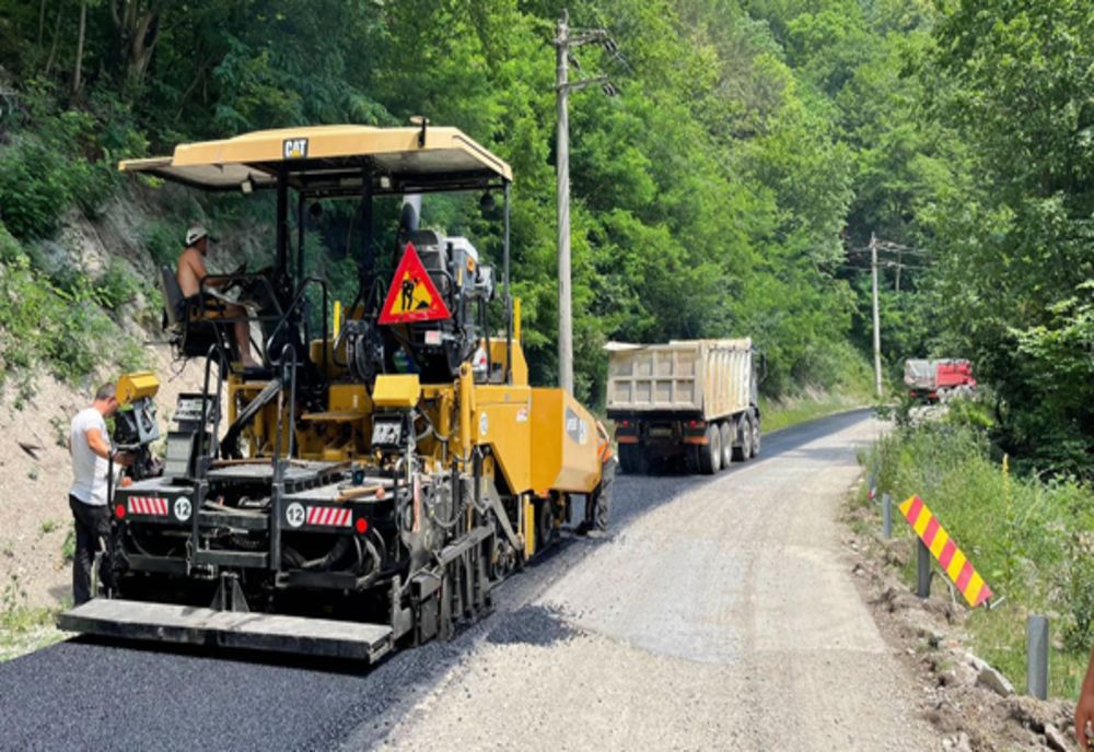 Drum civilizat pentru accesul turiștilor spre lacul de la Rusca