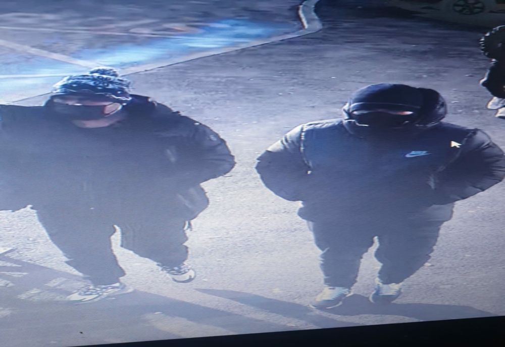 Prinși în flagrant în timp ce spărgeau un magazin alimentar