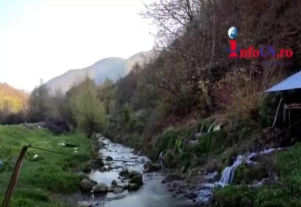 O familie care trăiește în munți își produce singură curentul, fără grija facturilor imense la utilități